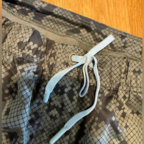 Lululemon Pants size 8 - Picture 5 of 9